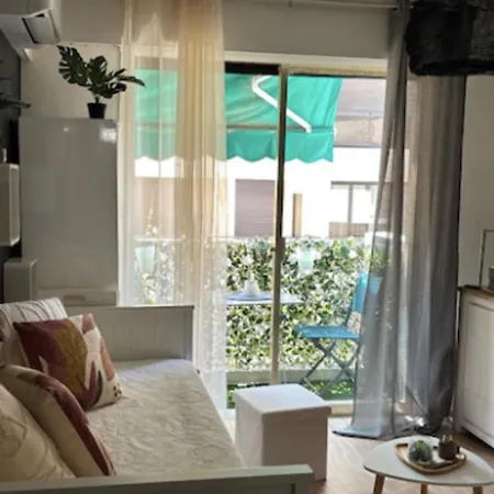 Charming For Two With Balcony In * Αντίμπ
