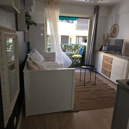 Charming For Two With Balcony In