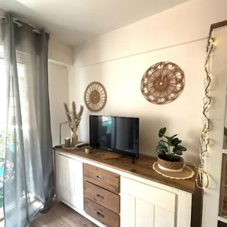 Charming For Two With Balcony In