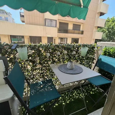 Charming For Two With Balcony In Appartement
