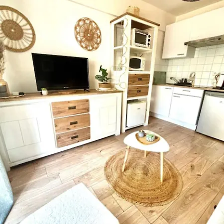 Charming For Two With Balcony In Antibes