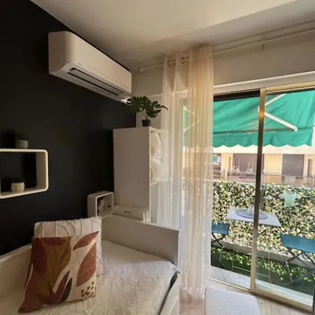 Charming For Two With Balcony In Antibes