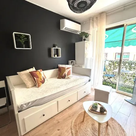 Appartement Charming For Two With Balcony In
