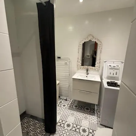 Charming For Two With Balcony In Appartement